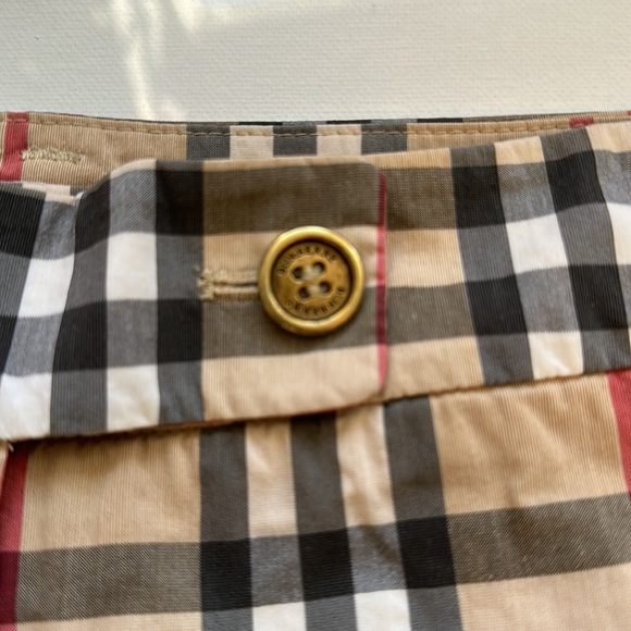 Burberry summer shorts. - Picture 4 of 7